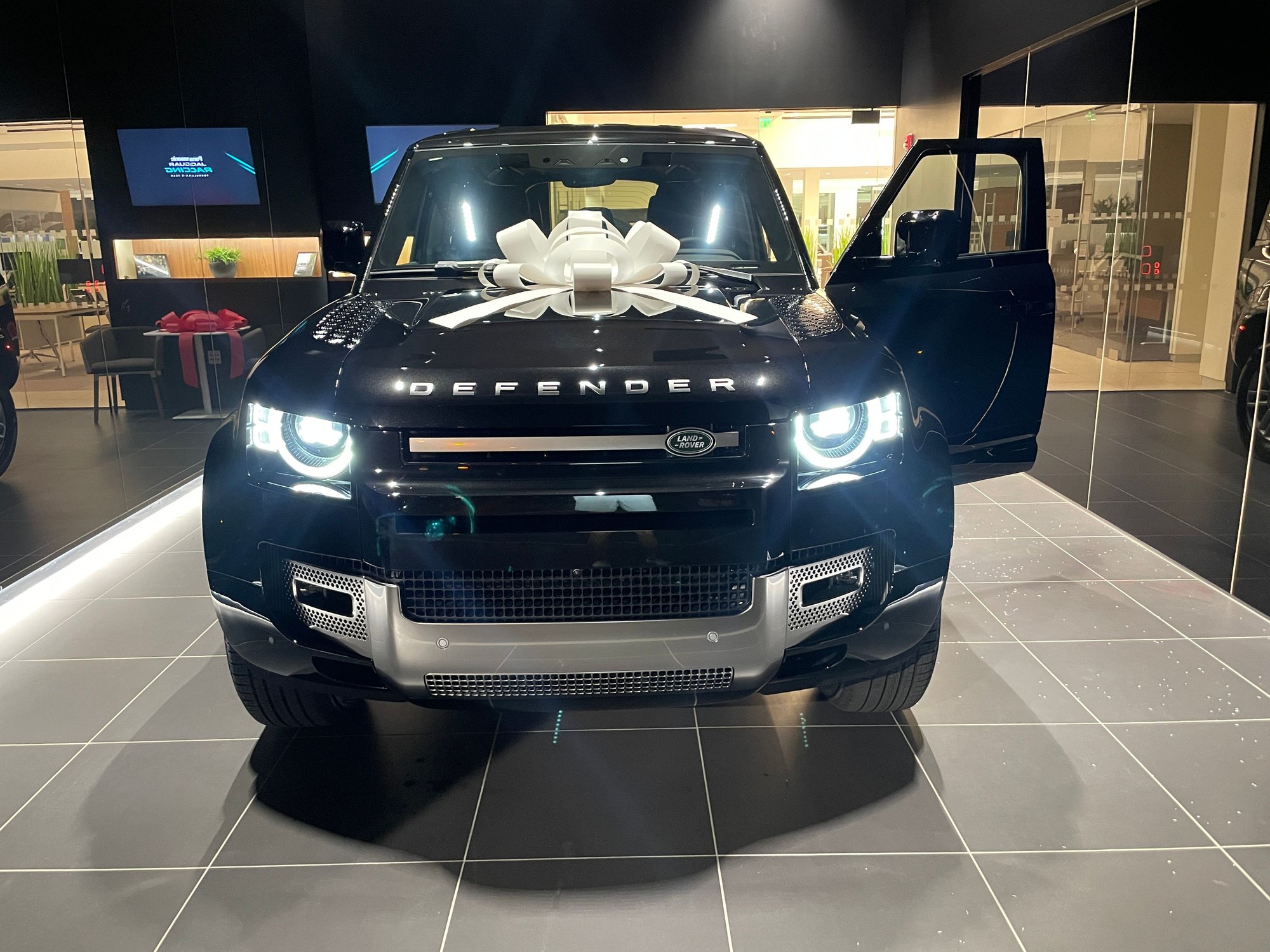 2022 Land Rover Defender - 2022 Defender 110 - Used - VIN 11111111 - 1,500 Miles - 4 cyl - AWD - Automatic - SUV - Black - San Diego, CA 92101, United States