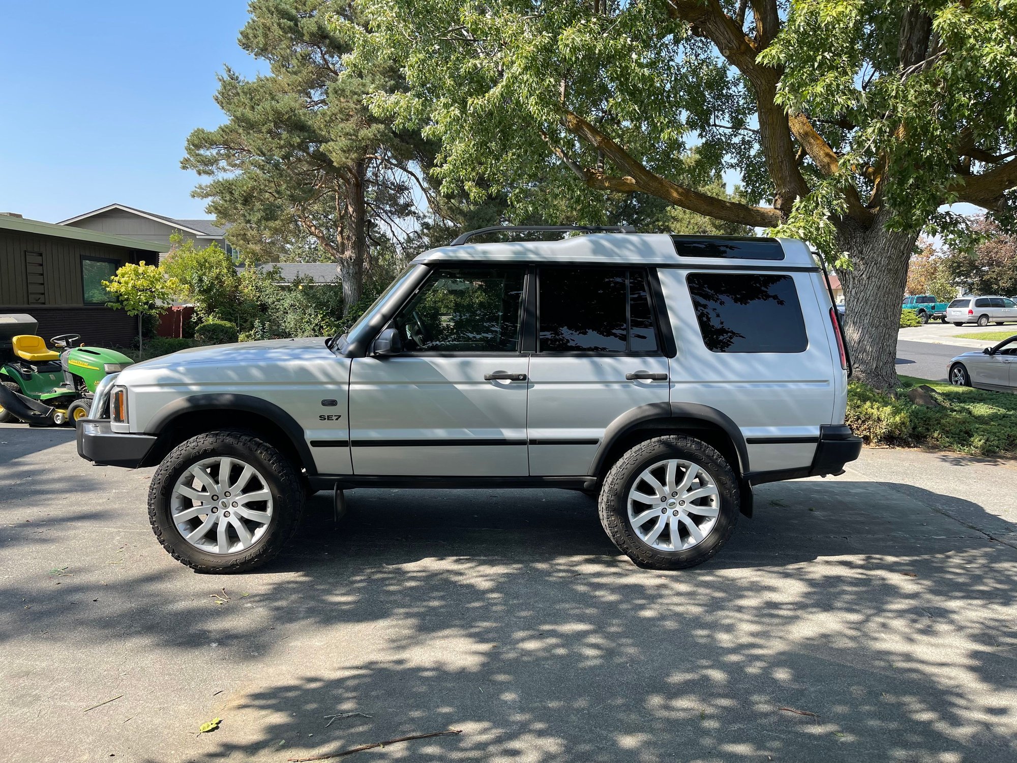 2003 Land Rover Discovery - Awesome lifted Disco - Used - VIN SALTW16473A772885 - 160,000 Miles - 8 cyl - 4WD - Automatic - SUV - Silver - Moses Lake, WA 98837, United States