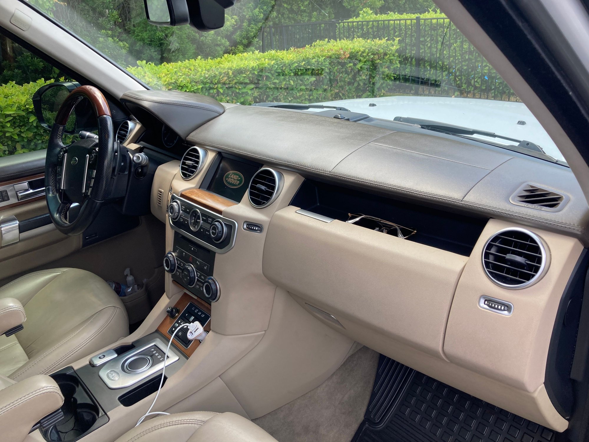 2016 Land Rover LR4 - 2016 Land Rover LR4 Landmark Edition - Used - VIN Salak2v64ga841582 - 72,834 Miles - 8 cyl - 4WD - Automatic - SUV - White - Jacksonville, FL 32224, United States