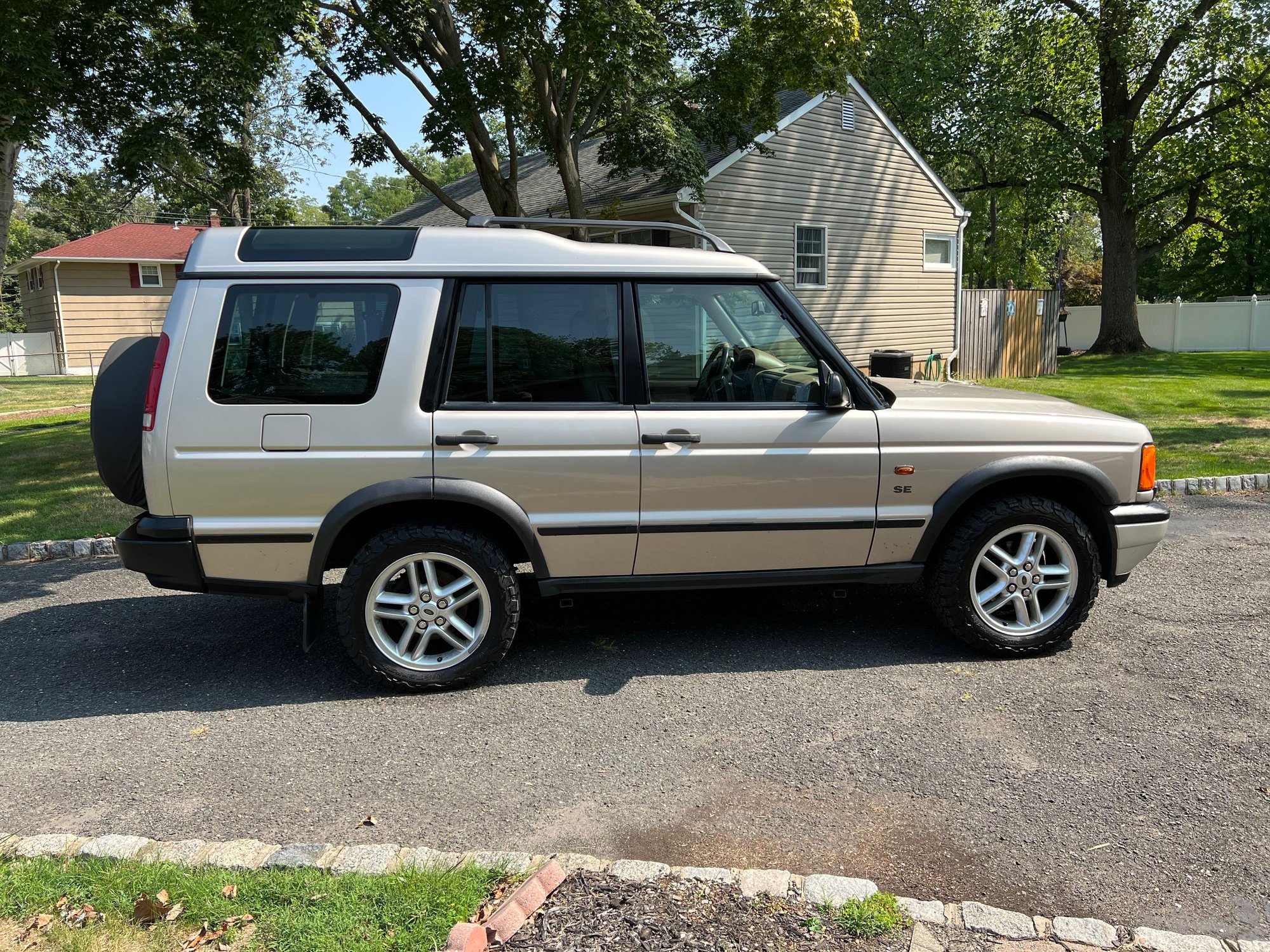 2002 Land Rover Discovery - 2002 D2 For Sale - Used - VIN SALTY12452A757347 - 136,000 Miles - 6 cyl - AWD - Automatic - SUV - Gold - North Plainfield, NJ 07062, United States
