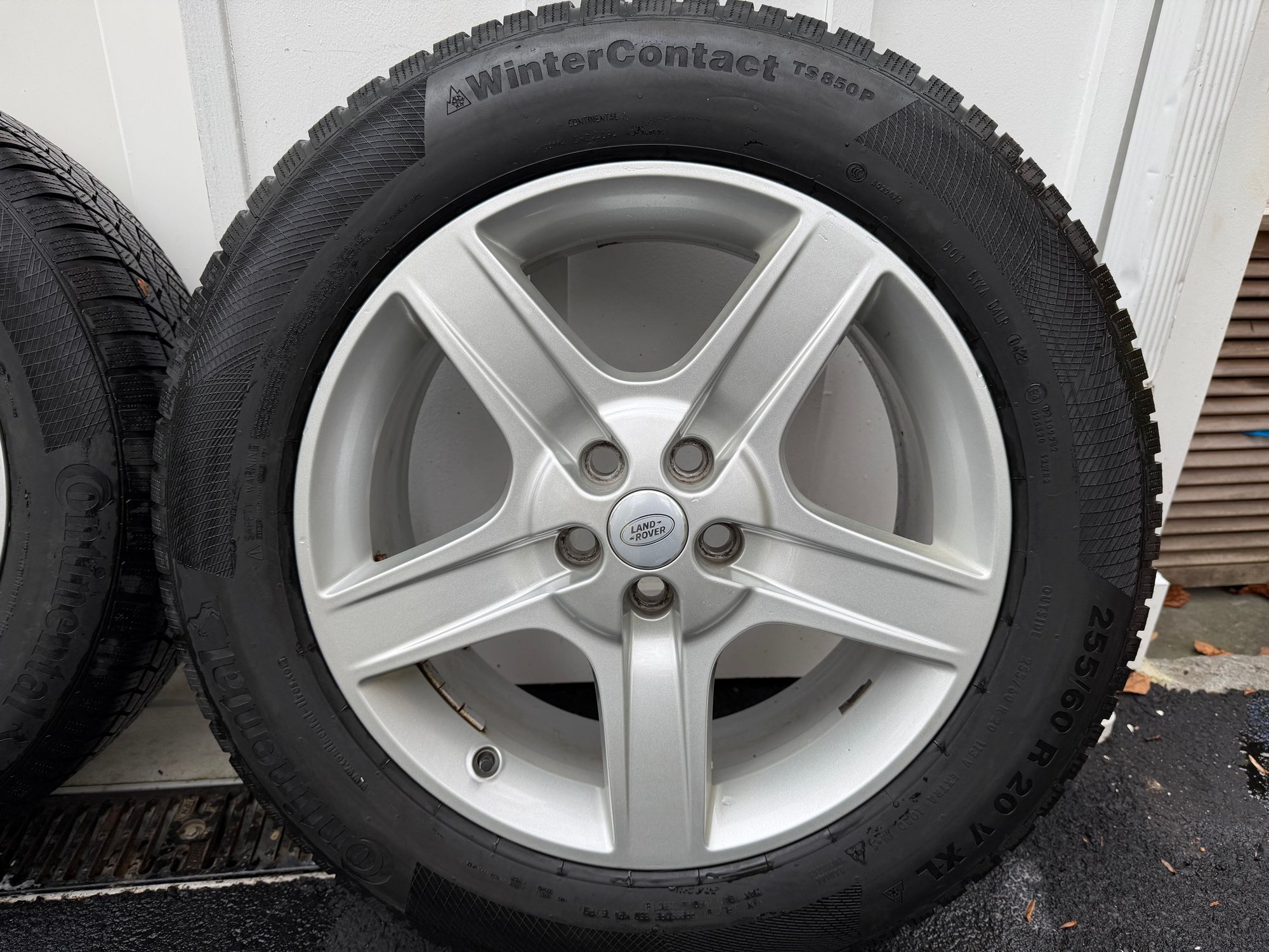 Wheels and Tires/Axles - 20" Wheels with Mounted Snow Tires - Used - 2020 to 2026 Land Rover Defender 110 - Basking Ridge, NJ 07920, United States