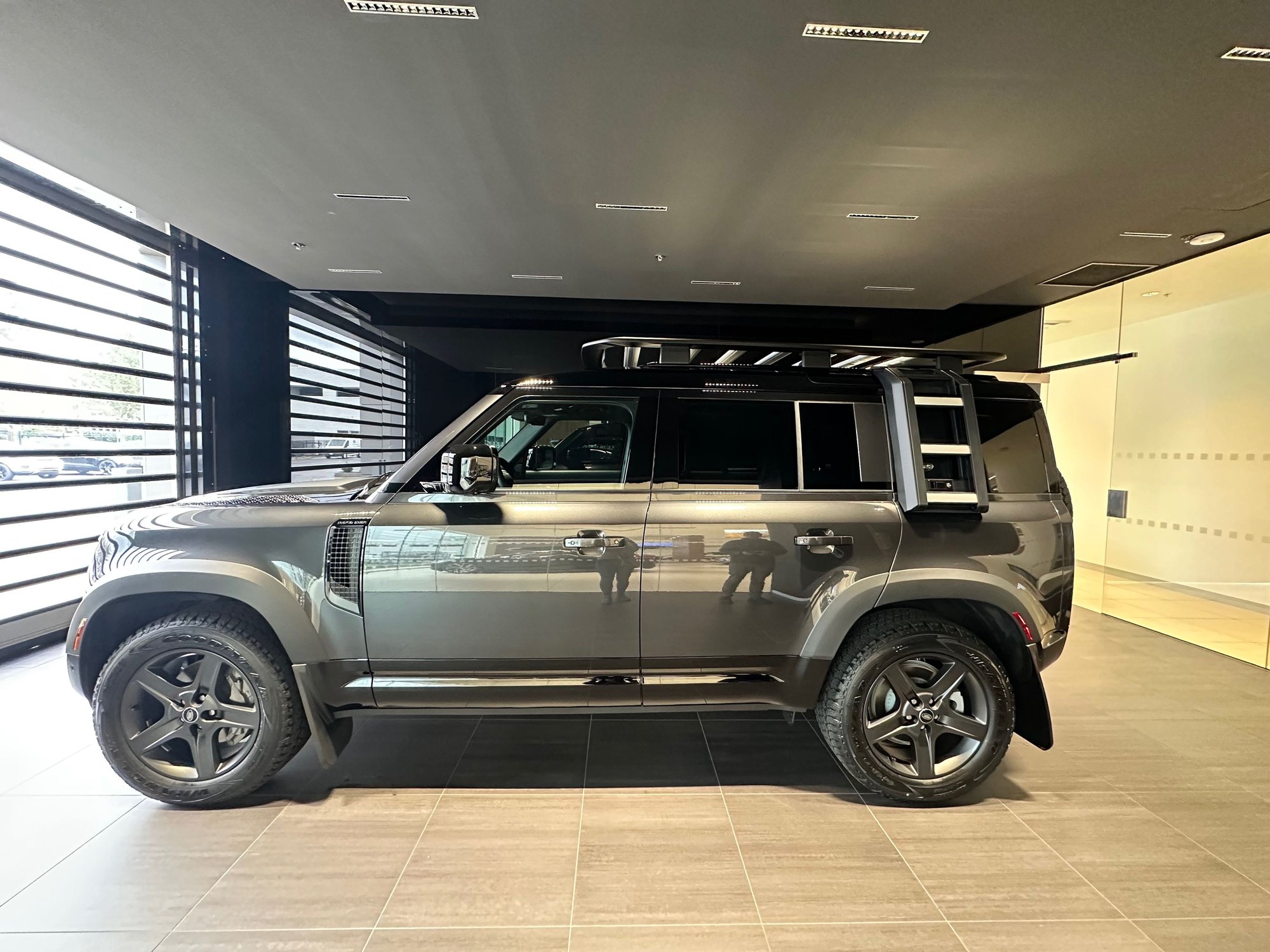 2023 Land Rover Defender - 2023 Defender 110 X Dynamic SE (P400)- $80,000 - Used - VIN SALE27EU9P2193339 - 9,200 Miles - 6 cyl - AWD - Automatic - SUV - Gray - Bend, OR 97703, United States