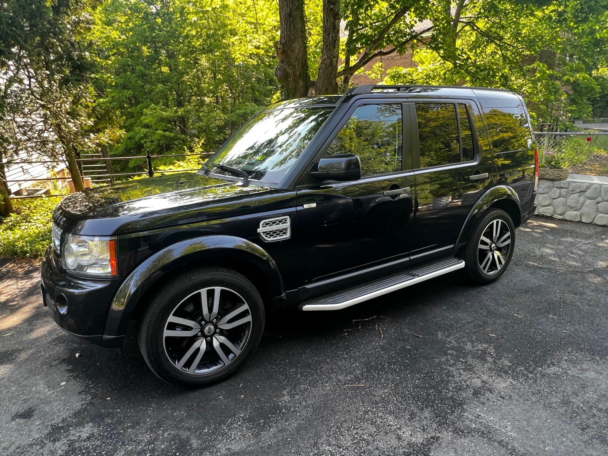 2012 Land Rover LR4 - 2012 lr4 hse lux - Used - VIN SALAK2D43CA606486 - 127,000 Miles - 8 cyl - AWD - Automatic - SUV - Black - Stockbridge, MA 01262, United States
