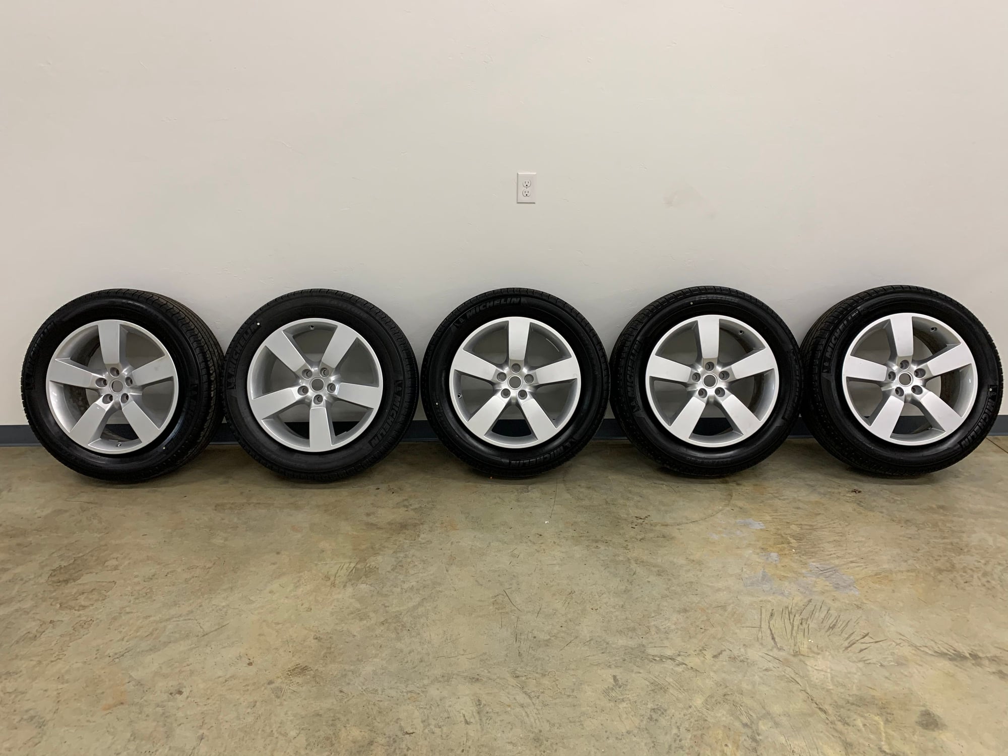Wheels and Tires/Axles - Like New Defender Wheels and Tires - Used - 2020 to 2021 Land Rover Defender - Oklahoma City, OK 73116, United States