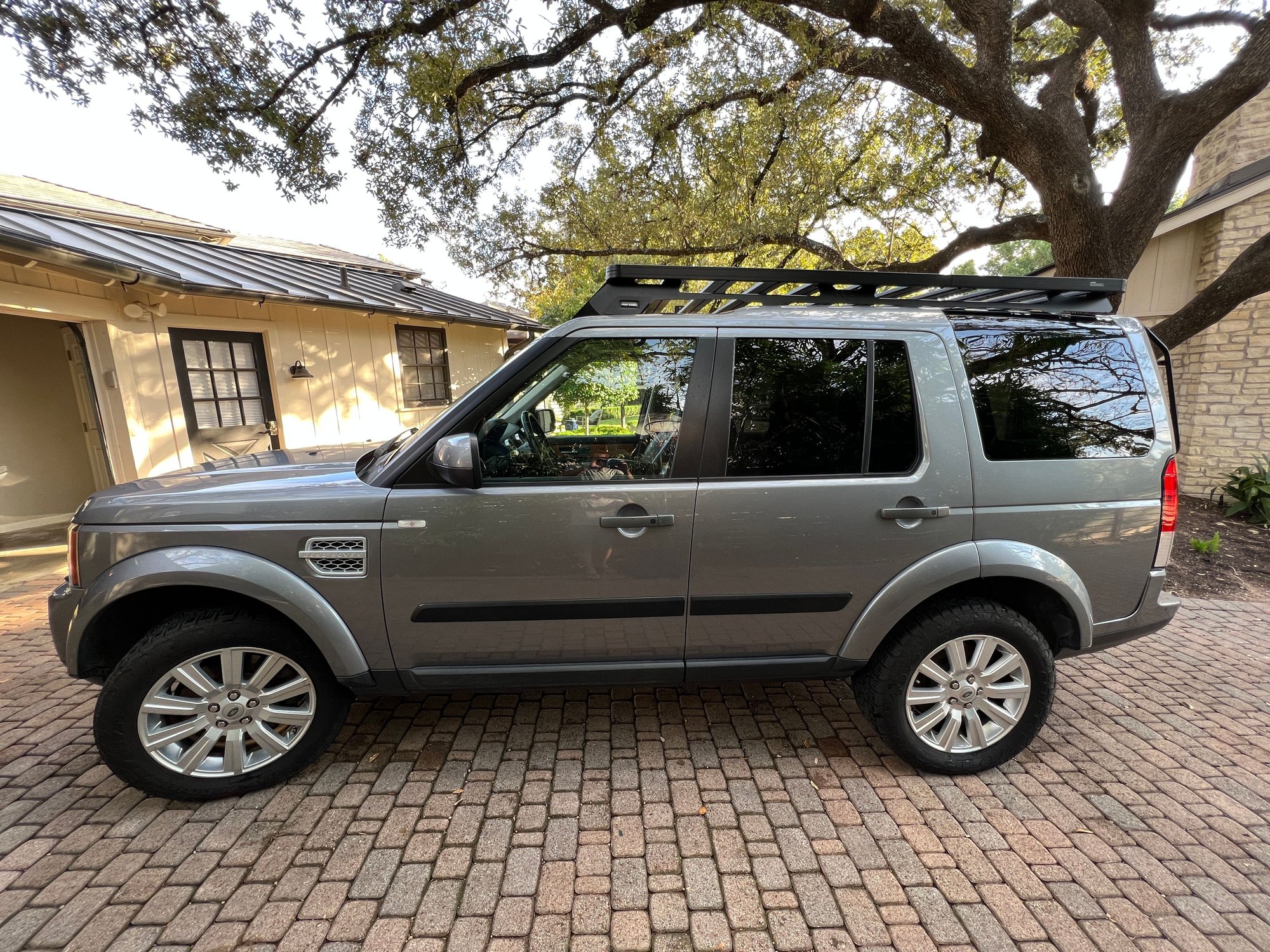 2012 Land Rover LR4 - Single owner 2012 LR4 HSE LUX V8 - Used - VIN SALAK2D4XCA630302 - 90,800 Miles - 8 cyl - 4WD - Automatic - SUV - Gray - Austin, TX 78703, United States