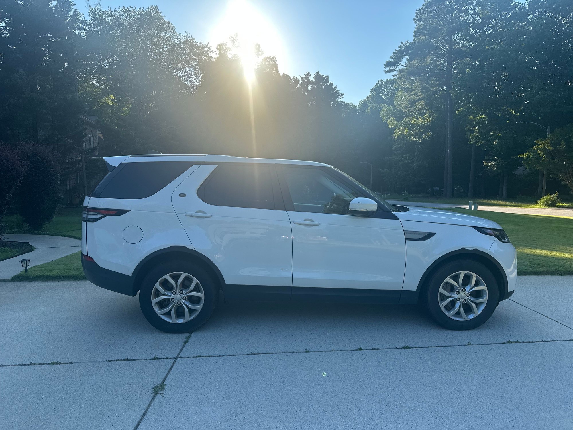 2019 Land Rover Discovery - 2019 Land Rover Discovery for sale - Used - VIN SALRG2RV6KA093982 - 97,000 Miles - 6 cyl - 4WD - Automatic - Truck - White - Powder Springs, GA 30127, United States