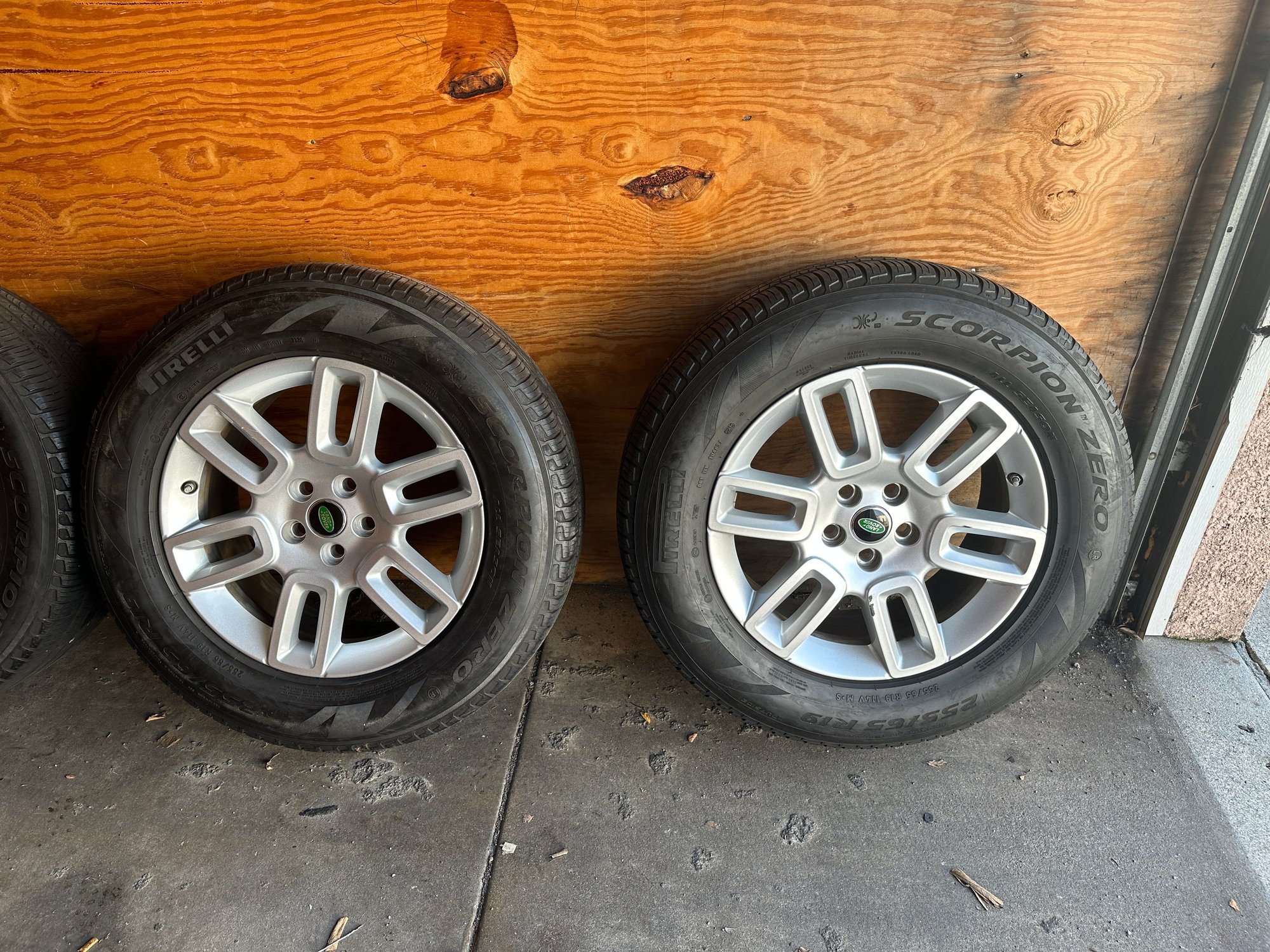 Wheels and Tires/Axles - OEM 19" Wheels and Tires Land Rover Defender 110 \ 90 - Set of 4 - Used - 2020 to 2024 Land Rover Defender - 2020 to 2024 Land Rover Defender 110 - 2020 to 2024 Land Rover Defender 90 - Los Angeles, CA 90036, United States