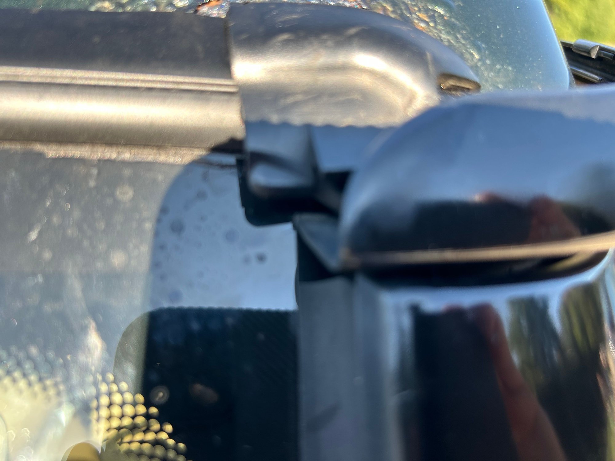 Exterior Body Parts - Wanted: Windshield cap for passenger side. - Used - 2003 Land Rover Discovery - Willowbrook, IL 60527, United States