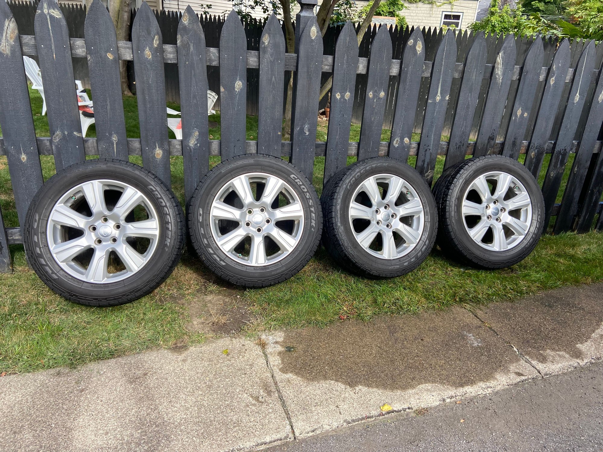 Wheels and Tires/Axles - LR4 - Factory rims/tires & TPMS sensors - Used - 2014 to 2016 Land Rover LR4 - Buffalo, NY 14222, United States