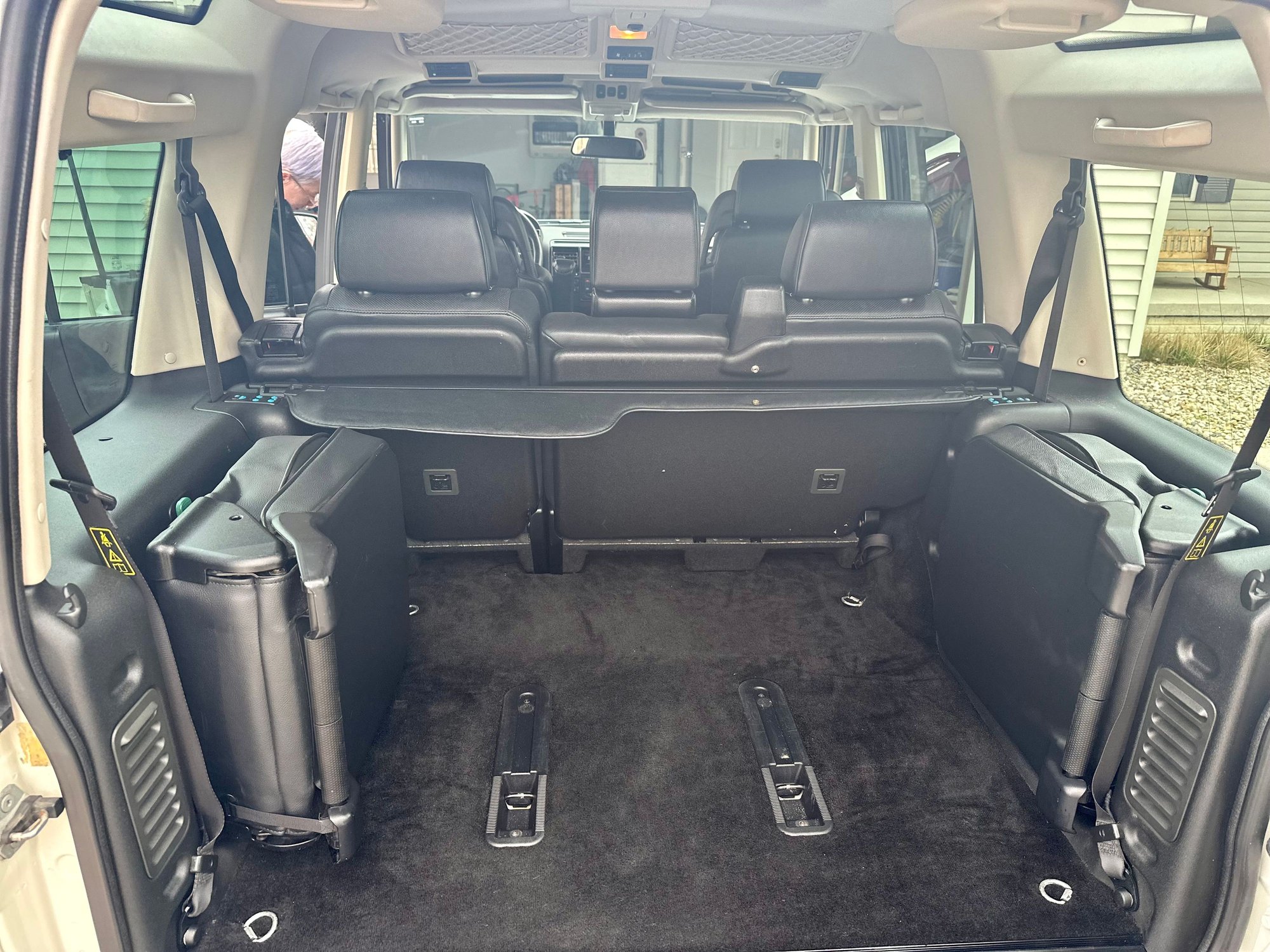 2004 Land Rover Discovery - 2004 Land River Discovery - Used - VIN SALTW19494A865677 - 115,000 Miles - 8 cyl - 4WD - Automatic - SUV - White - Normal, IL 61761, United States