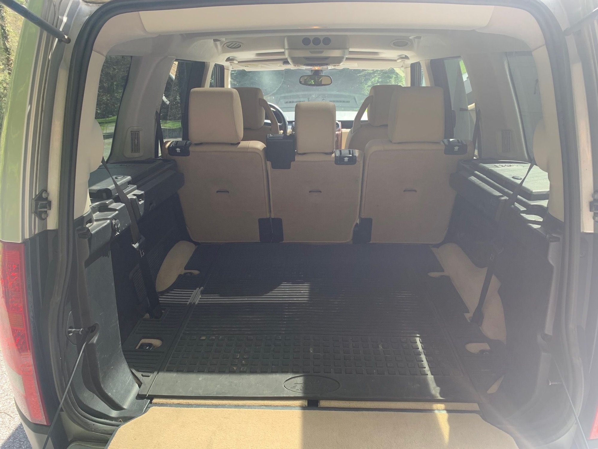 2006 Land Rover LR3 - 2006 LR3 HSE 7-seater - HD package (locking Diff) - 173K miles - Asheville NC - Used - VIN salag25426a352127 - 173,200 Miles - 8 cyl - 4WD - Automatic - SUV - Silver - Asheville, NC 28739, United States