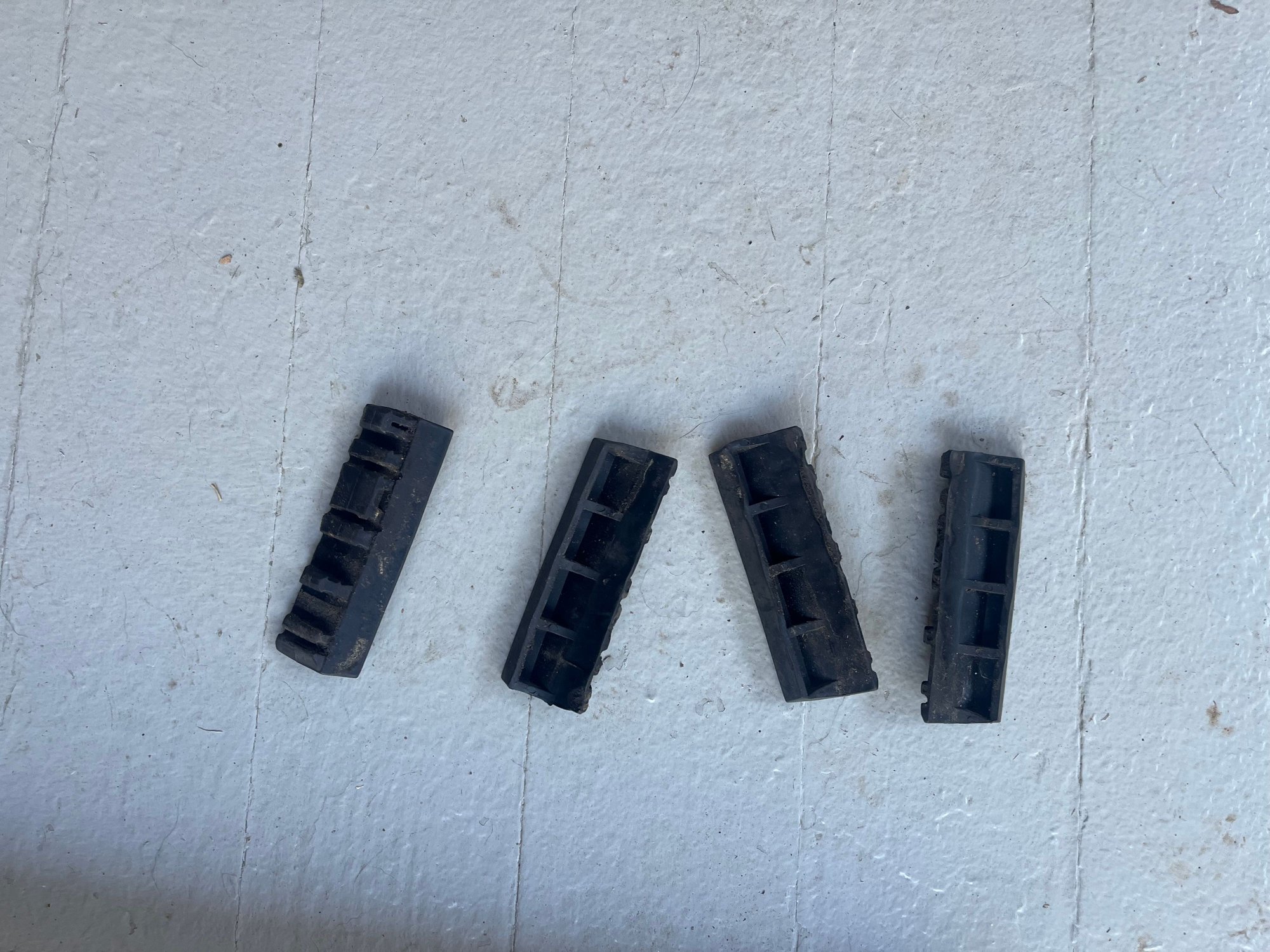 Accessories - Land Rover factory cross bars for 1999-2002 Discovery 2 - Used - 1999 to 2002 Land Rover Discovery - Charlotte, NC 28203, United States