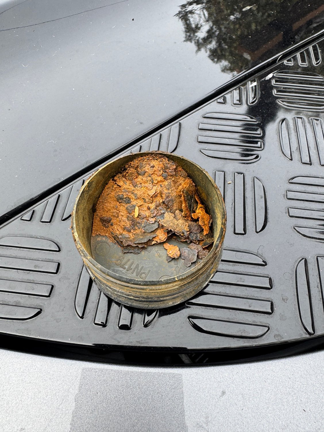 Driver side end cap
