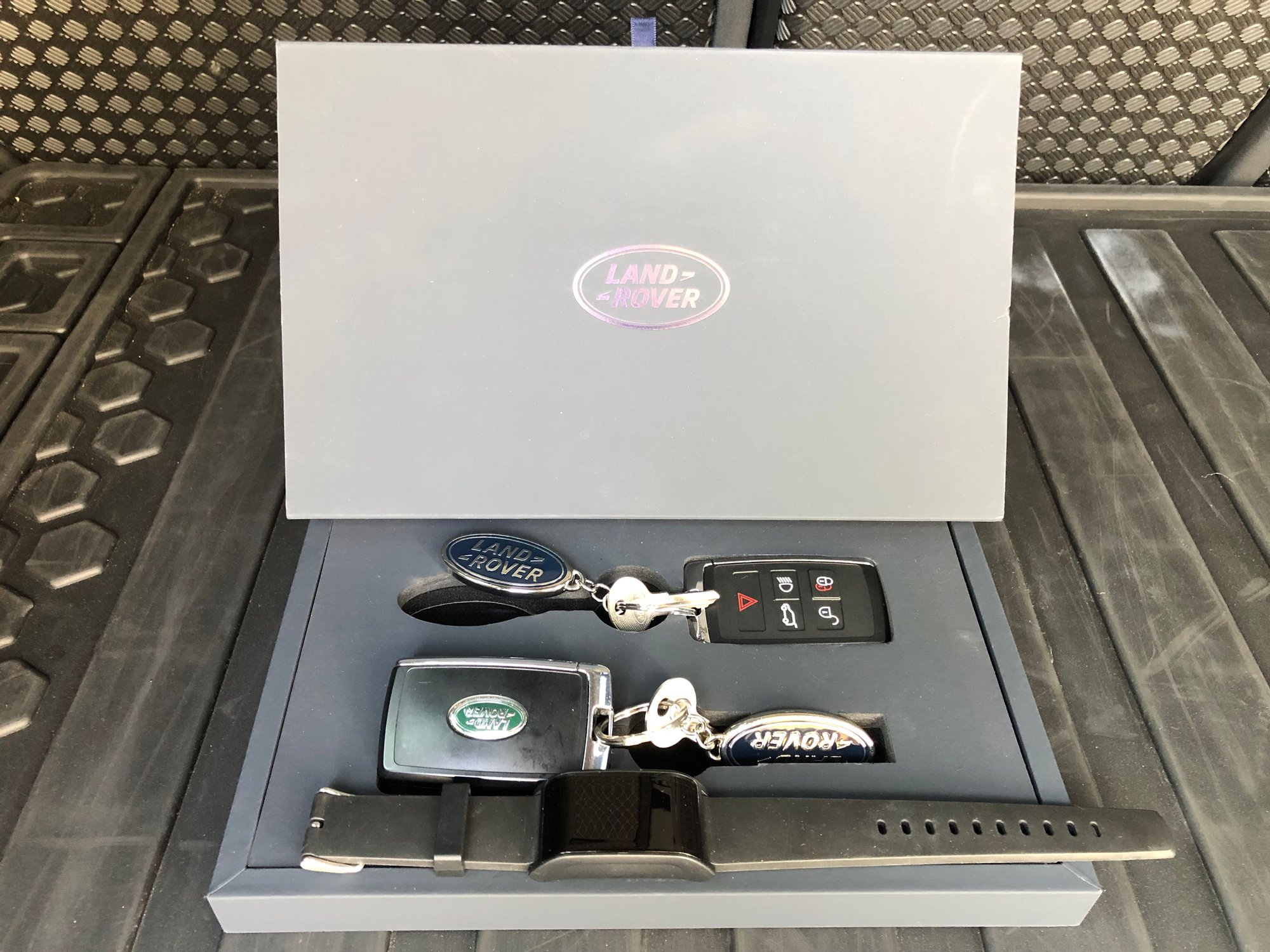 2023 Land Rover Defender - 2023 Land Rover Defender 30th anniversary for sale! - Used - VIN salej7ex3p2113336 - 14,500 Miles - 4 cyl - 4WD - Automatic - SUV - White - Rochester Hills, MI 48309, United States