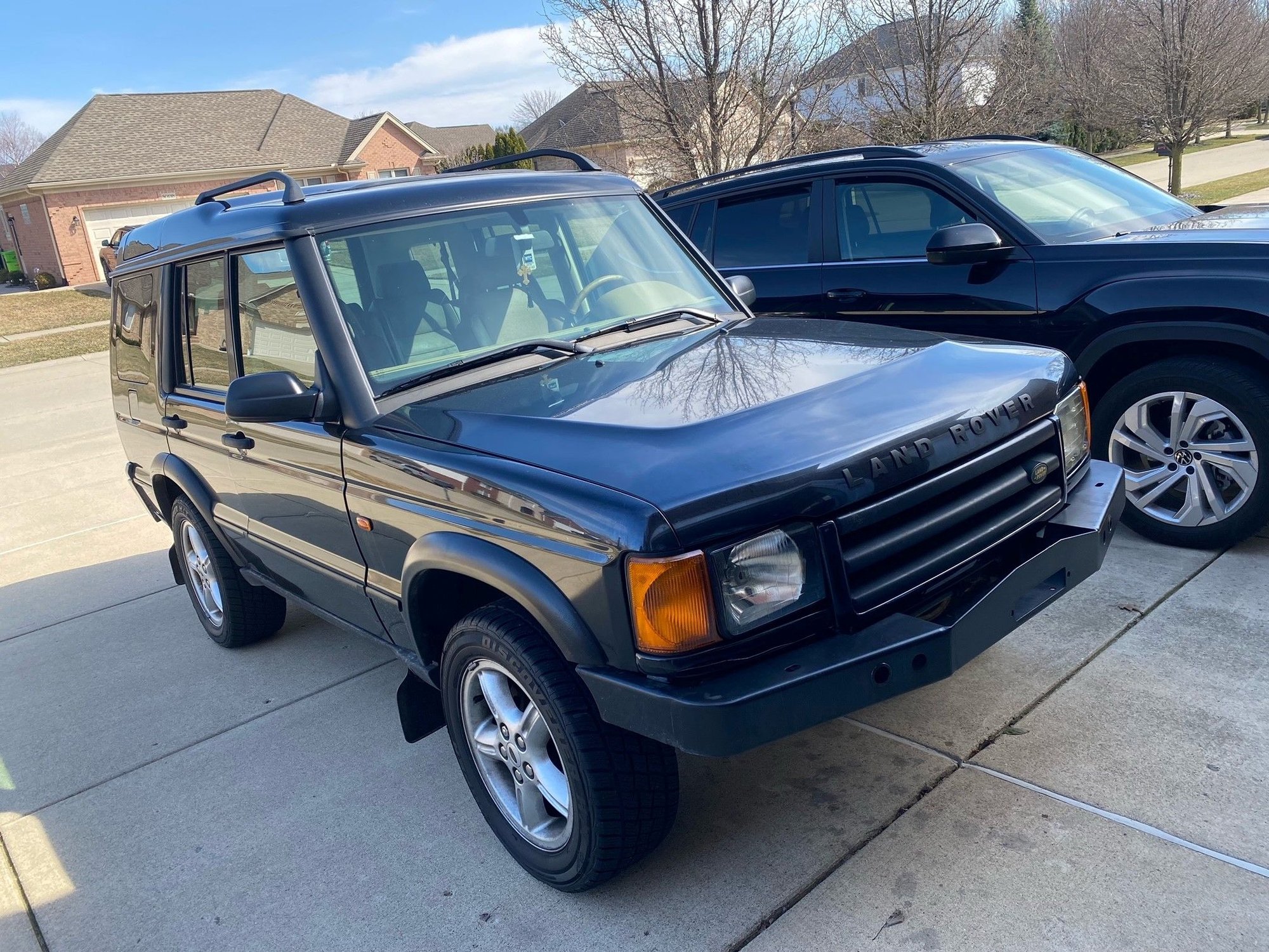 2002 Land Rover Discovery - 2002 Land Rover Discover with a 2001 Disco2 parts truck - Used - VIN SALTY15422A755485 - 121,300 Miles - 8 cyl - Black - Macomb, MI 48044, United States