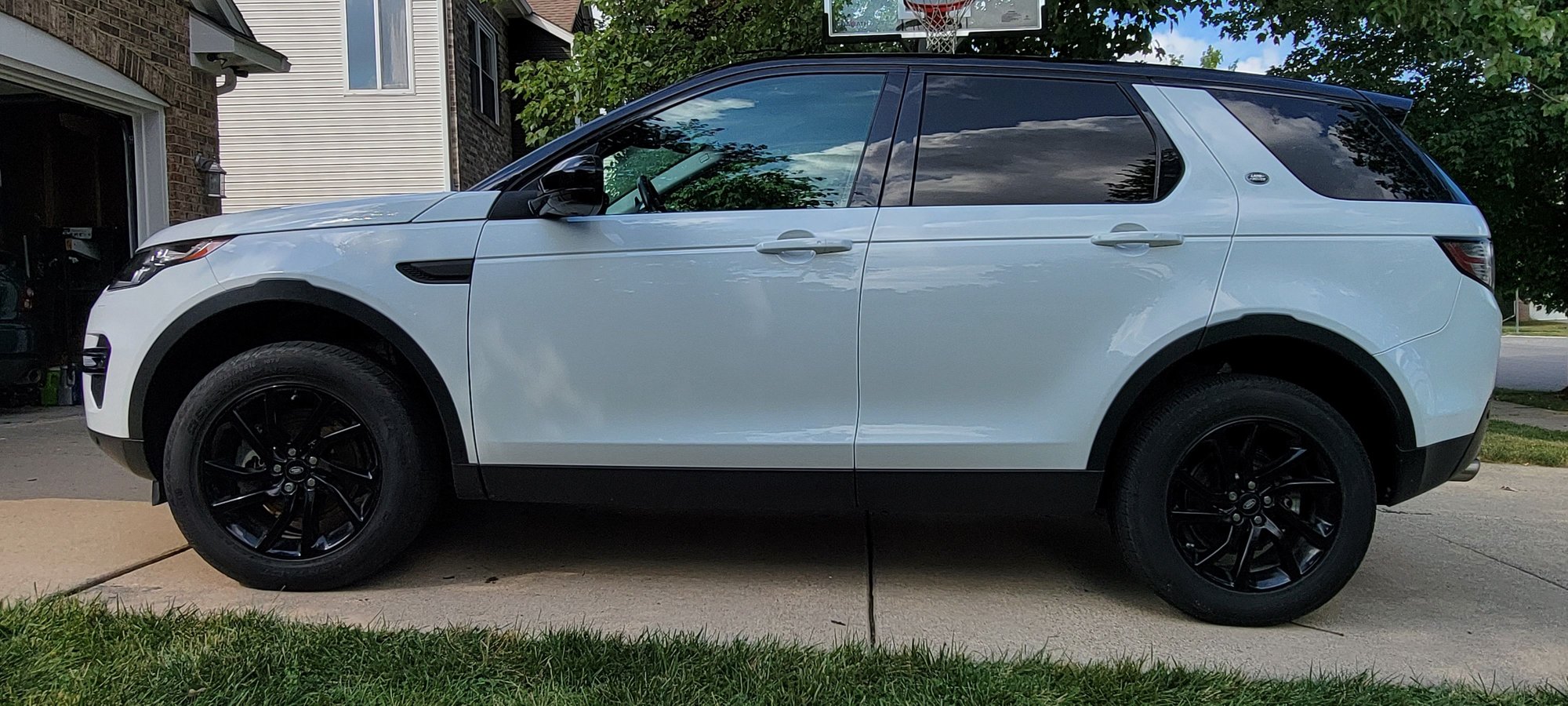 2017 Land Rover Discovery Sport - 2017 Land Rover Discovery Sport HSE - Used - VIN SALCR2BGXHH715446 - 38,574 Miles - 4 cyl - AWD - Automatic - SUV - White - Ann Arbor, MI 48108, United States