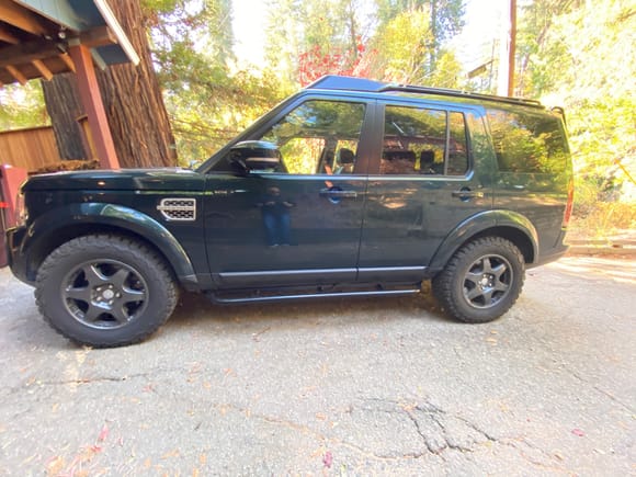 265-65-18 BFG KO2 tires on 18 inch Compomotive wheels and with a 1.5 inch Johnson Rod gentlemen lift