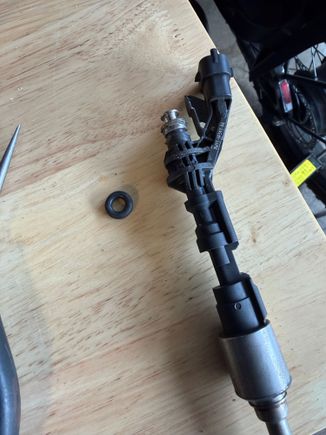 Removing injector O-ring