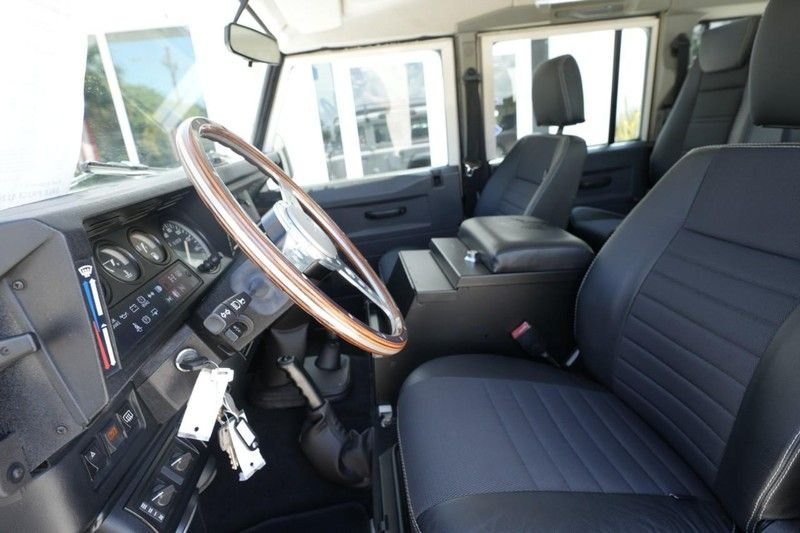 1995 Land Rover Defender 90 - 1995 land rover defender 110 - Used - VIN SALLDHM68MA968960 - 151,788 Miles - 4 cyl - 4WD - Manual - Wagon - White - Delray Beach, FL 33483, United States