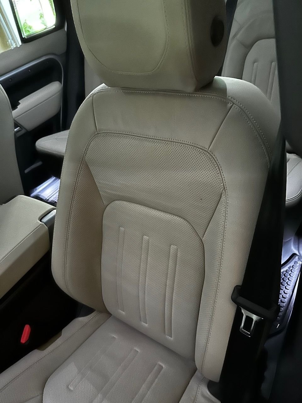 2022 Land Rover Defender - 2022 Defender 110 SE with all the extras + ext warranty - Used - VIN SALEP7RU7N2069448 - 25,200 Miles - 6 cyl - 4WD - Automatic - SUV - Silver - Little Rock, AR 72207, United States