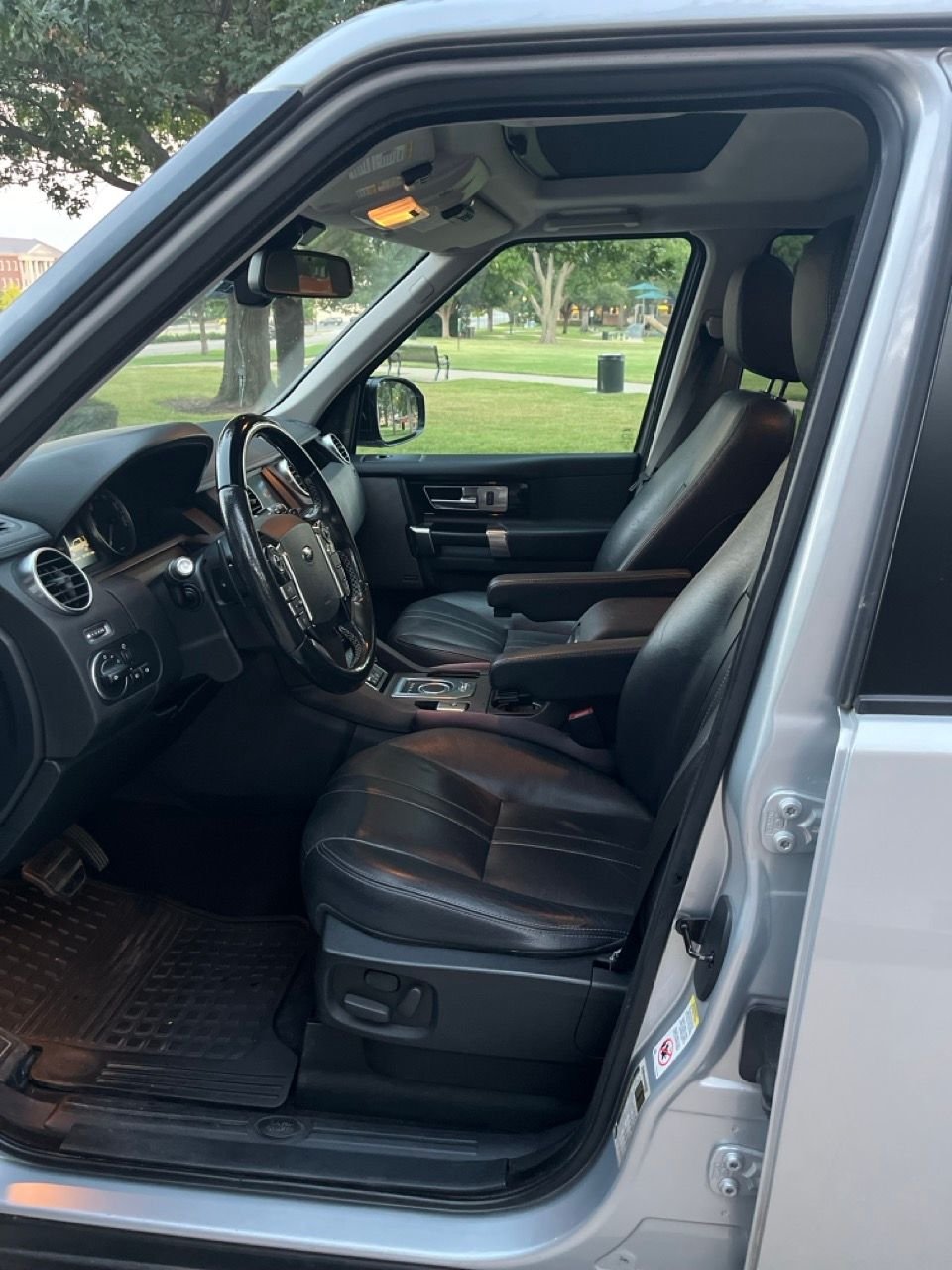 2016 Land Rover LR4 - 2016 Land Rover LR4 HSE - Used - VIN SALAG2V6XGA824173 - 6 cyl - 4WD - Automatic - SUV - Silver - Dallas, TX 75214, United States