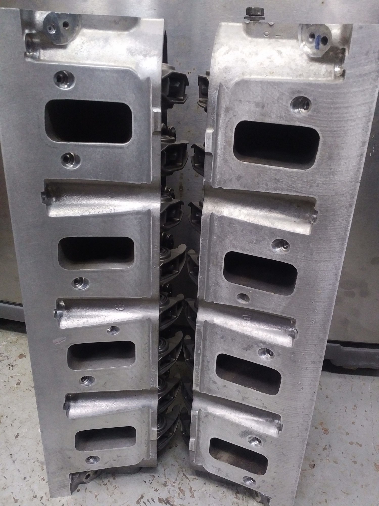 LS3 821 Heads w/ Rockers, Hollow Int. Valves, Inconel Exh Valves, Solid