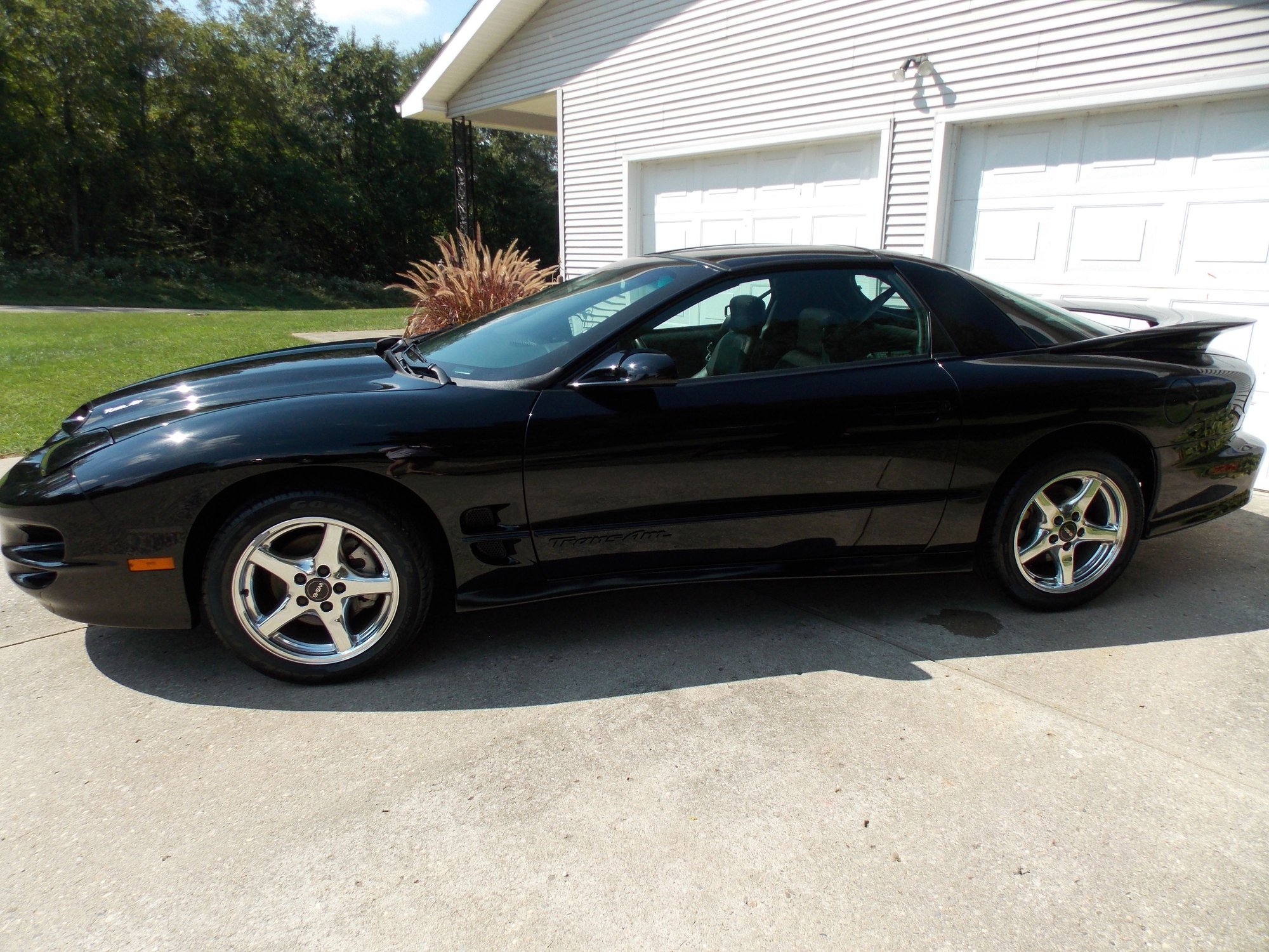 2000 Pontiac Firebird - 2000 WS6 Trans Am 9400 miles - Used - VIN 2G2FV22G0Y2170228 - 9,400 Miles - 8 cyl - 2WD - Manual - Coupe - Black - New Castle, IN 47362, United States
