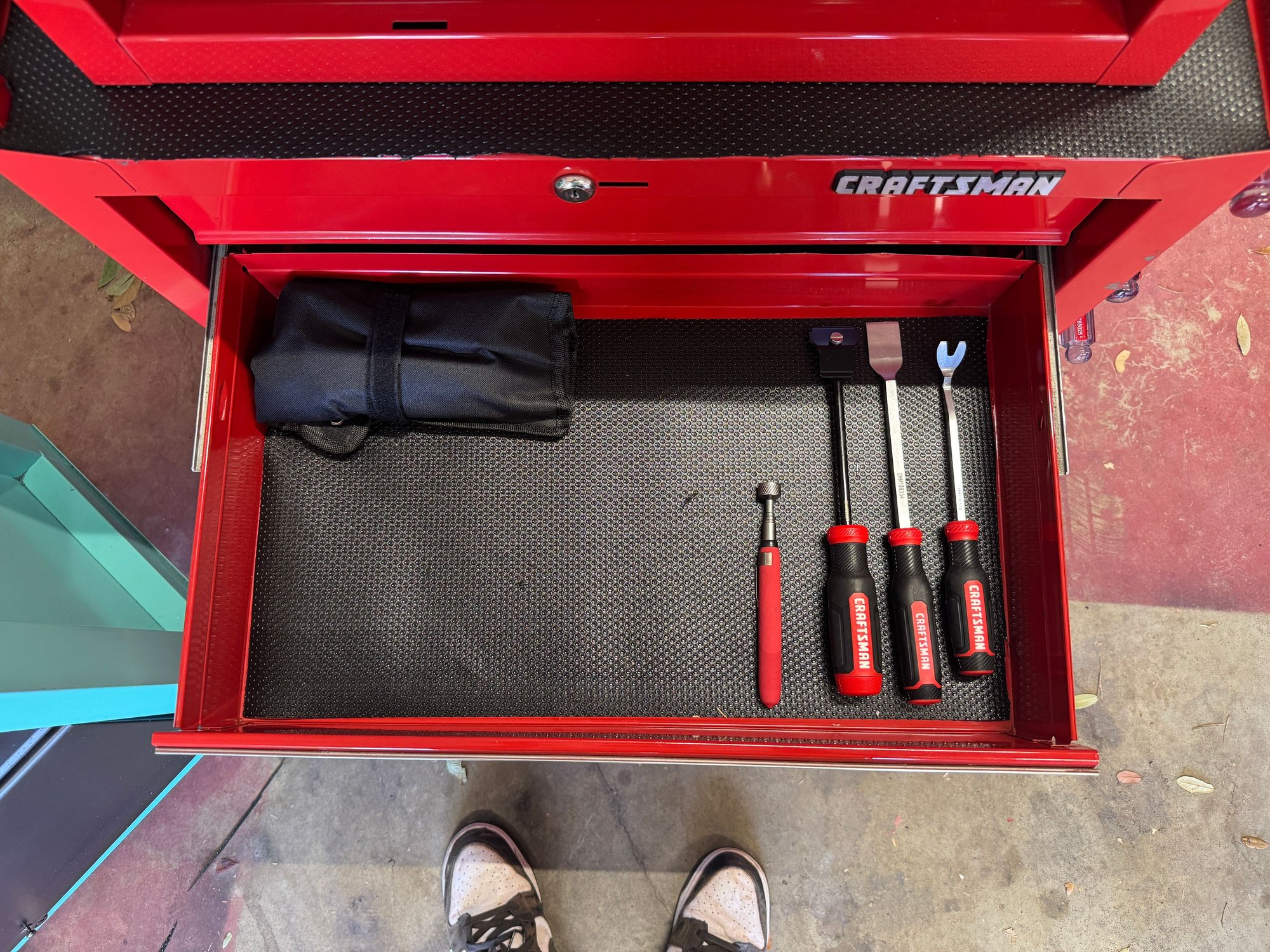 Trim removal tools in the black bag, misc tools 