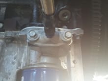 Oil feed at filter housing