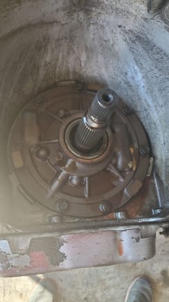 input shaft doesnt appear to be damaged. those of you with more keen eyes, see anything out of the ordinary on the pump or shaft? 