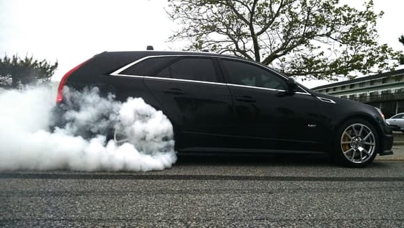 Brothers V wagon on its first burnout as well.