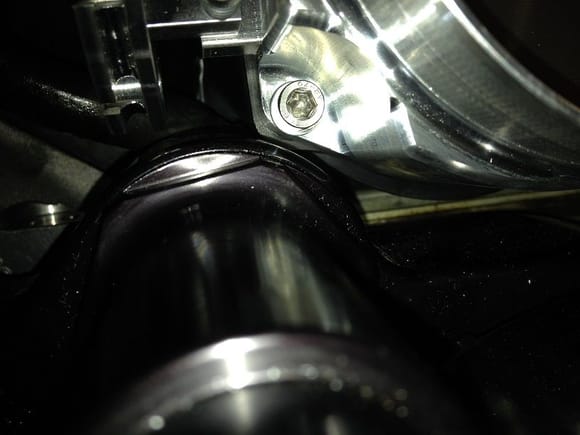 Another attempt to show the gap between the throttle and the water pump
