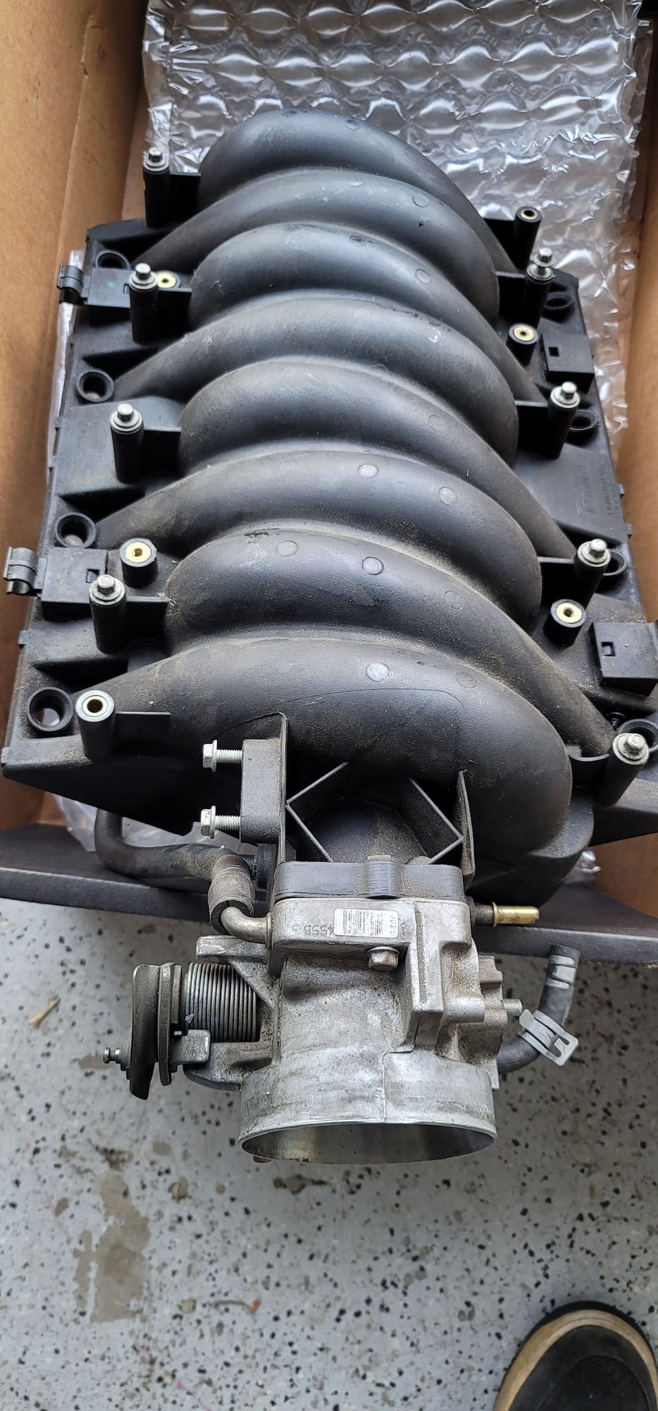 Engine - Intake/Fuel - LS6 intake manifold c/w Throttle body, Fuel Injectors without Fuel rail - Used - Clermont, FL 34711, United States