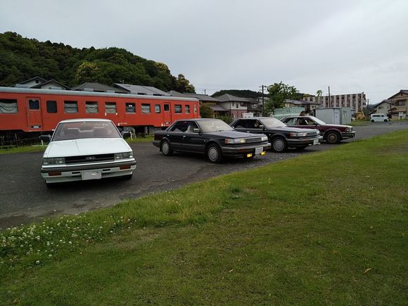 80年代の鉄道車両と一緒に撮影しました。