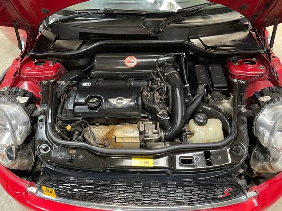 Nice clean engine bay after checking all the connectors and all.