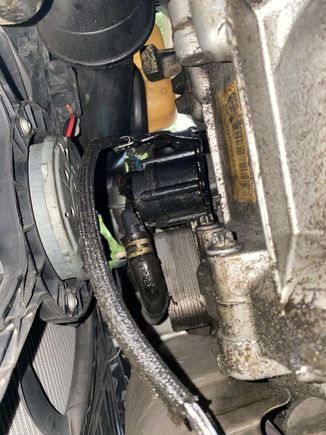 hose looks like it should attach to the black part