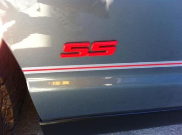 Red pin stripping underneath the red SS emblem