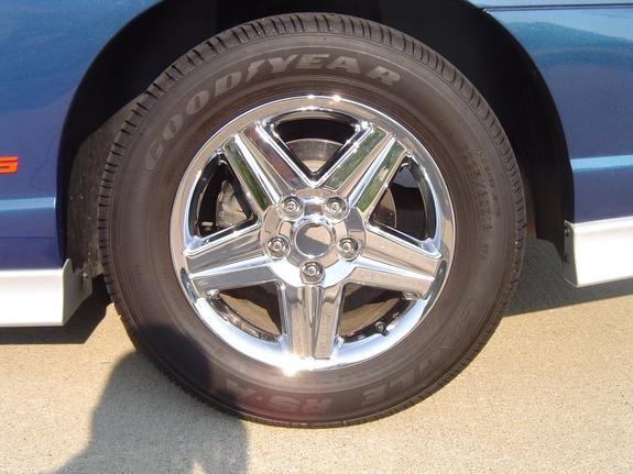 chrome wheel closeup