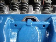 after putting on intake manifold this part of the head was still exposed. wonder if this is proper