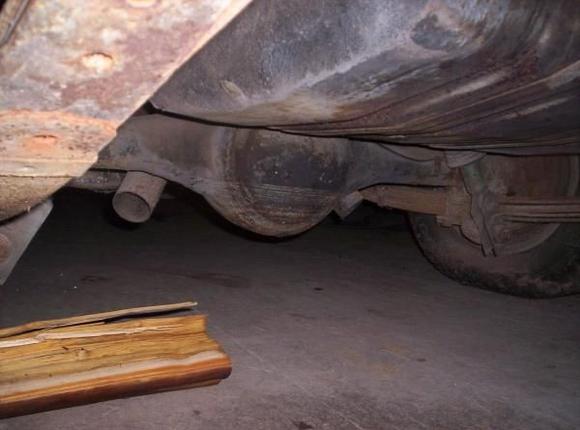 water lines on 8&amp;3/4 from almost being flooded several times.Note Claytron special rear leaf spring stacking.