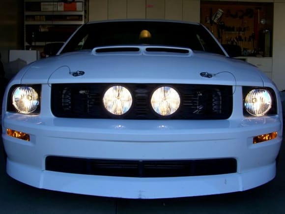 07' Performance White Mustang GT Premuim
