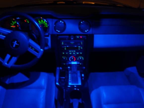 blue led dome light, gloss black center console and center trim