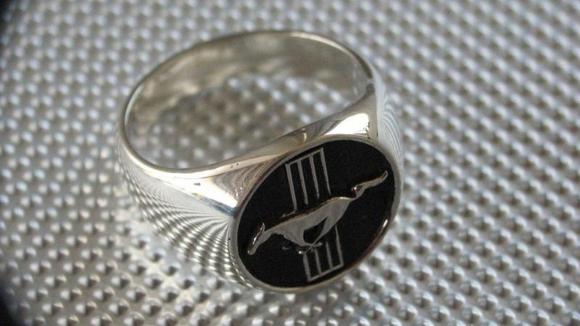 Mustang signet ring