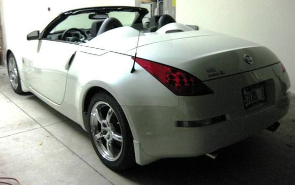 Side View Pearl White 350Z Roadster Enth Convertible