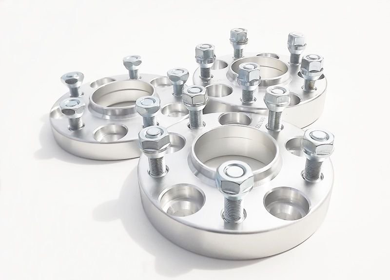 Z1 Hub Centric Wheel Spacers & Extended Studs Nissan
