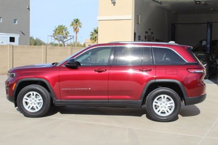 2023 JEEP RAND CHEROKEE LORADO, 600 MI MAY TRADE