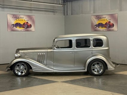 1933 Pontiac Sedan