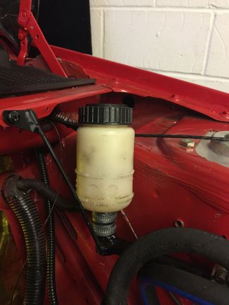 It’s at an angle in the pic as the jar is jacked up on one side.
