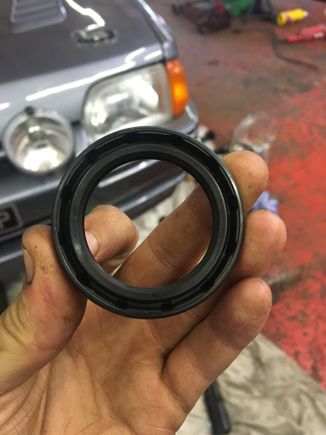 New seal no metal just rubber