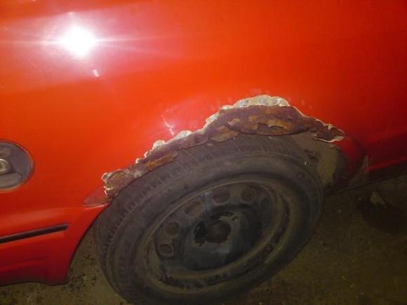 Rear arch, little bit of rust coming through :p